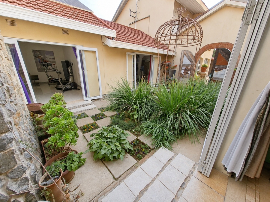 6 Bedroom Property for Sale in Delareyville North West